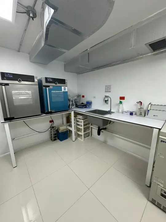 Mobiliario de laboratorio suministrado por OCL Soluciones